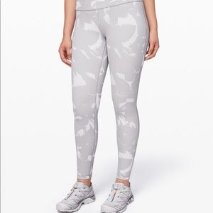 Lulu wunder under grey/white high rise